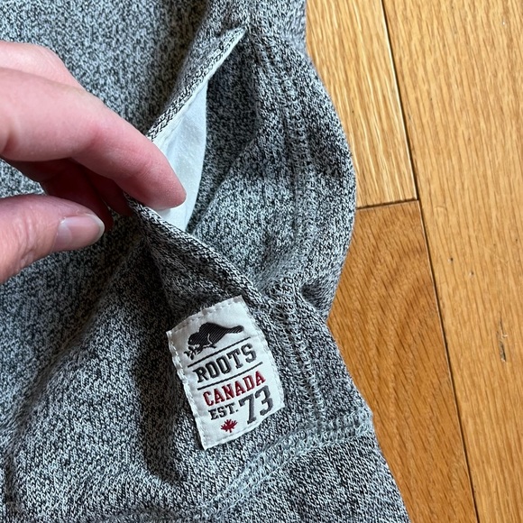 ROOTS Heather Gray Pullover Hoodie. SMALL. Pockets - Picture 3 of 7